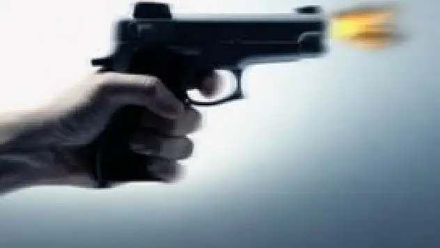 Hırsız, subayın silahıyla yaralandı