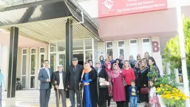 Hanımlardan anlamlı ziyaret