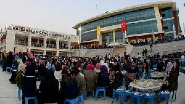 Binlerce genç Konya sofrasında buluştu