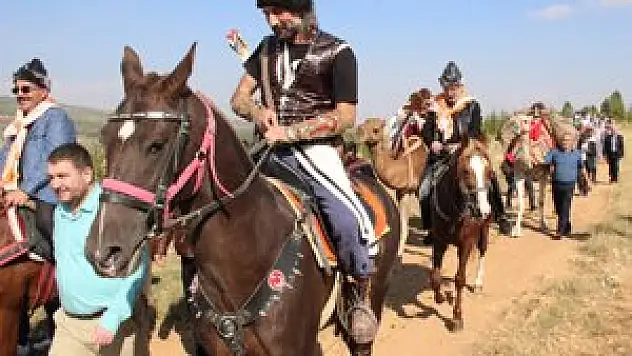 Konya'da Mazi'den Ati'ye ticaret kervanı yürüyüşü
