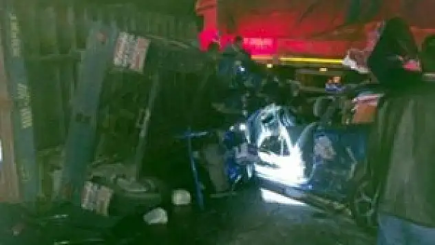 Otomobil ile traktör çarpıştı: 2 yaralı