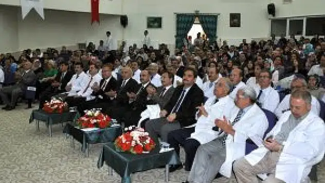 NEÜ'de beyaz önlük giydirme töreni düzenlendi