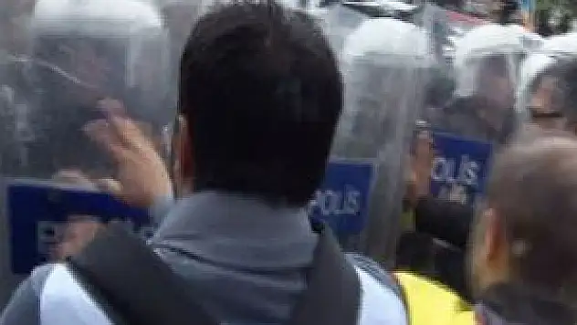 Polisle sendika üyeleri arasında arbede