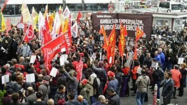 Sirkeci'den Beyazıt'a yürümek isteyen gruba polis izin vermedi