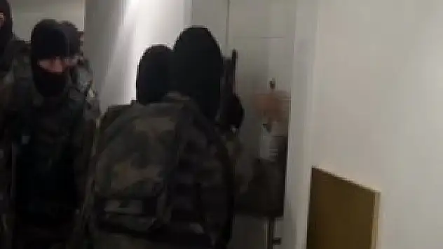 Rezidansa 'sihirli ses' baskını kamerada