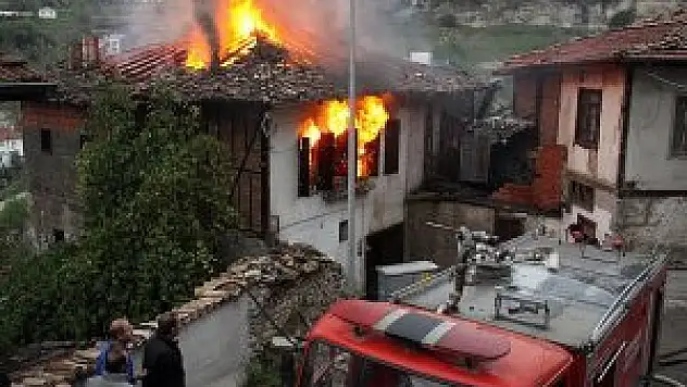Safranbolu'da tarihi ev yangını