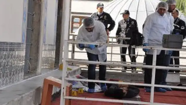 Konya'da bir kişi, cami avlusunda ölü bulundu