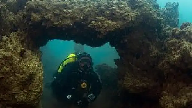 Van Gölü'nde su altı peribacaları