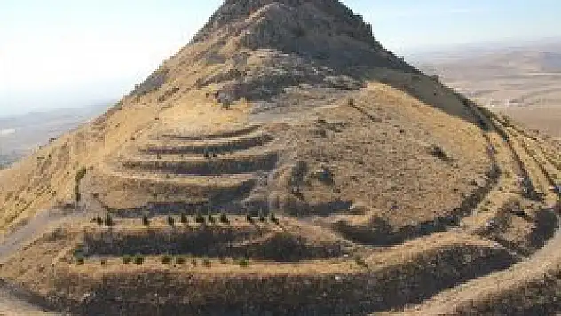 Tarihi kalede 4 bin yıllık 'gizli geçit' bulundu