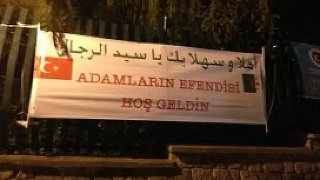 Cezayir Adam gördü