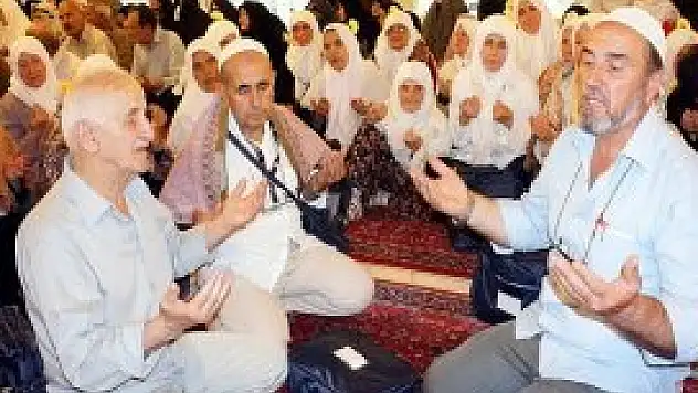 Kabe'de 'birlik ve beraberlik' için dua ettiler