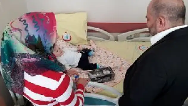 Baloğlu çocuk hastaları ziyaret etti