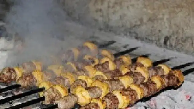 Kırmızı etin fazlası kemikleri vuruyor