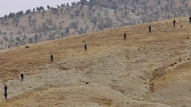 Kaçakçılar sınırda askerlere ateş açtı