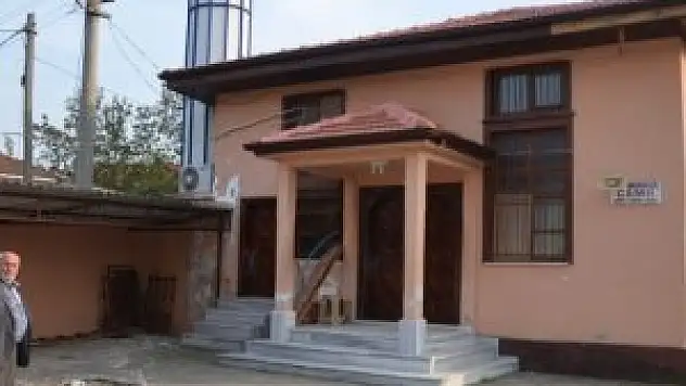 Sakarya'da camiden musalla taşı çaldılar