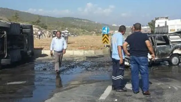 Öğrenci servisi ile otomobil çarpıştı: 26 yaralı