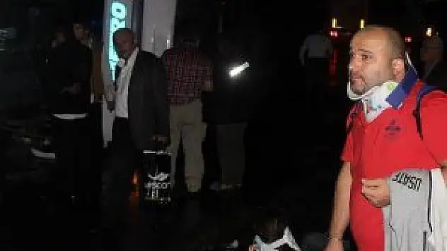 Sakarya TEM otoyolunda yolcu otobüsü devrildi: 20 yaralı