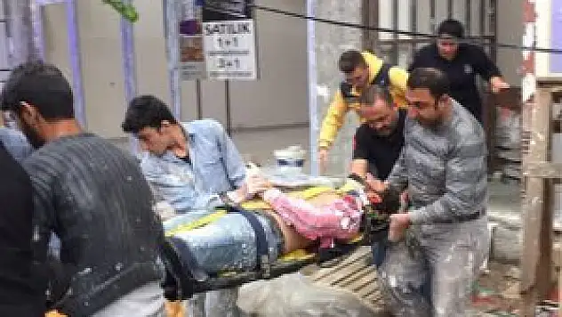 Sıva yaparken dengesini kaybedip düştü