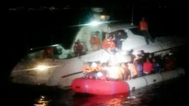 33 sığınmacı boğulmaktan kurtarıldı