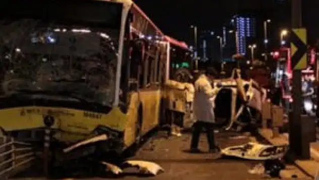 Metrobüs yolunda feci kaza: 5 ölü, 5 yaralı var!