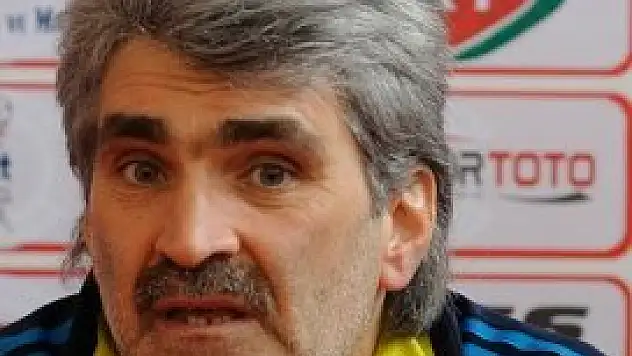 Uğur Tütüneker hiçbir yere gitmiyor