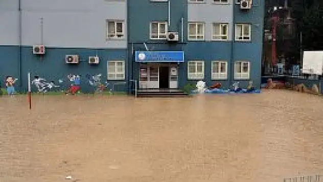 Eğitime yağış engeli