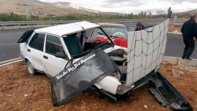 Kırşehir'de iki otomobil çarpıştı: 3 yaralı