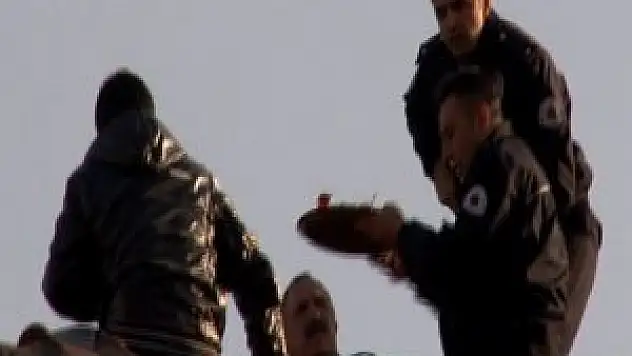 İntihara kalkıştı, polis ikna için çay verdi