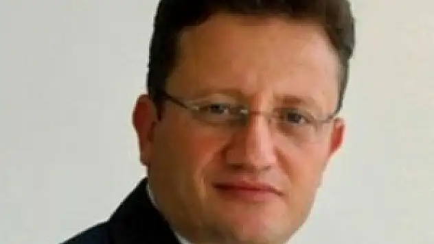 Zaman yazarı tükürdüğünü yaladı