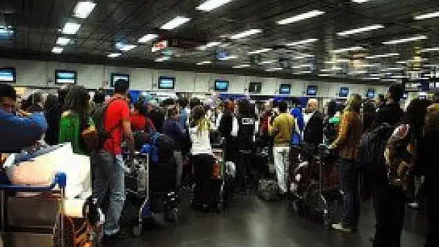 Fransa'da hava ulaşımı felce uğradı