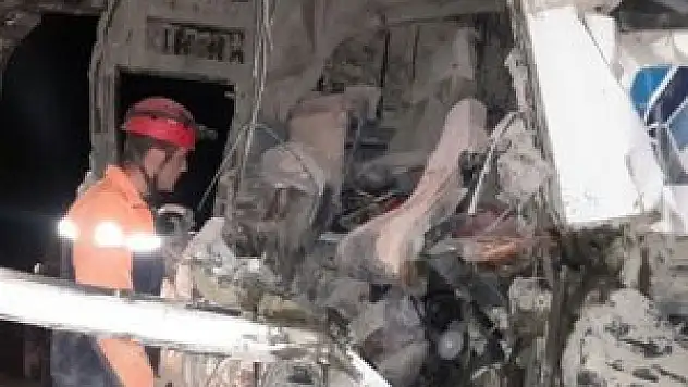 Yolcu otobüsüyle TIR çarpıştı: 3 ölü, 20'ye yakın yaralı