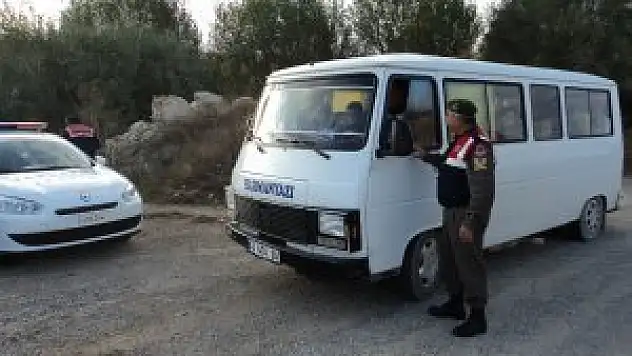 Ilgın'da jandarma ekipleri okul servislerini denetledi