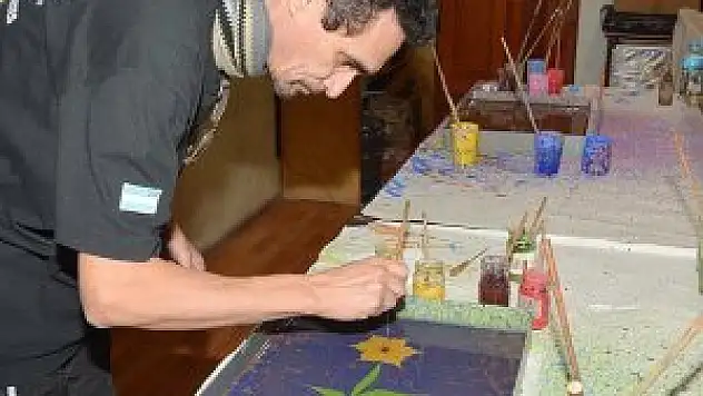 Ebru için okyanusu aştı