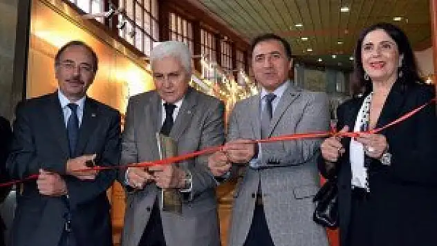 'Osmanlı'dan Günümüze Giysiler' Sergisi ziyarete açıldı