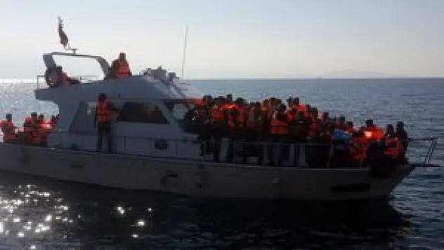 Ege Denizi'nde göçmen faciası: 1 ölü, 1 kayıp