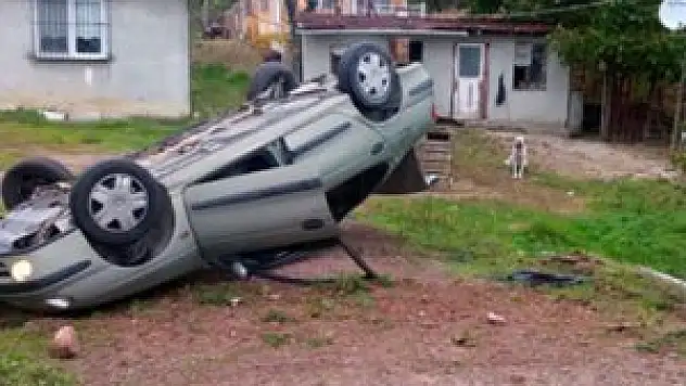 Otomobil takla attı, 4 öğrenci yaralandı