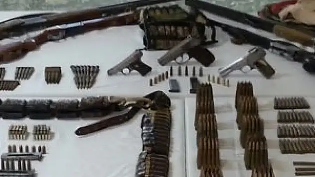 Tatvan'da ev baskınlarında mühimmat ele geçirildi