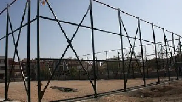 Karatay'a 11 yeni suni çim saha kazandırılıyor