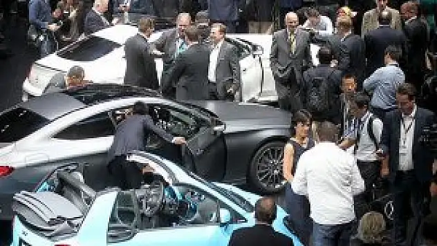 Otomobil fiyatlarında 8 bin liraya varan indirim