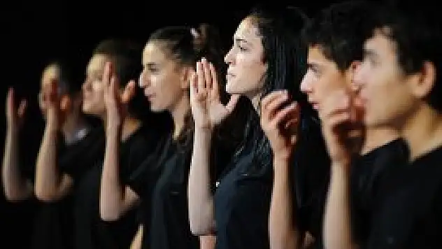 İşitme engellilerden işaret diliyle konser