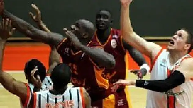 Galatasaray şampiyonluğu İstanbul'a bıraktı