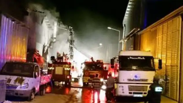 Mobilya fabrikasında büyük yangın!