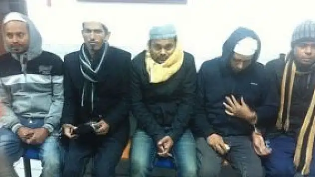 Sınırı kaçak geçmek isteyen Suriyelileri köylüler yakalattı