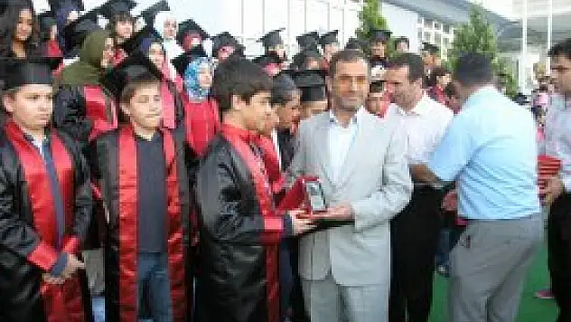 Gnçlik'te diploma sevinci