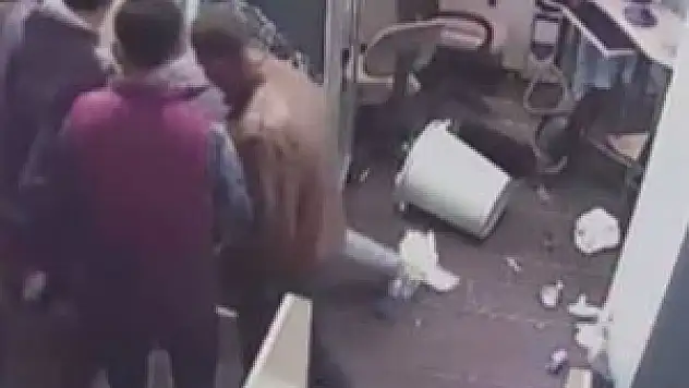 İnternet kafede baltalı sopalı kavga