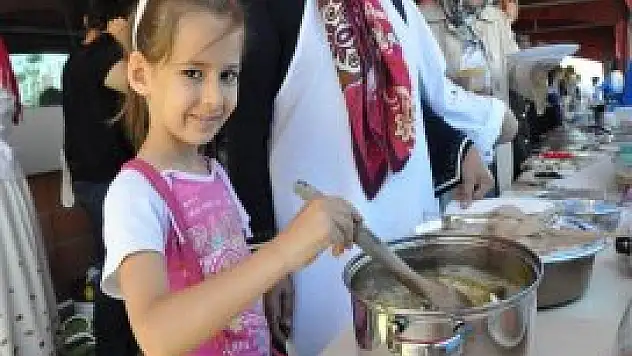 'İsraf Etmiyorum, Ekmekten Yemek Yapıyorum'