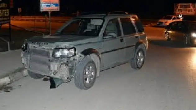 Ciple otomobil çarpıştı: 2 yaralı