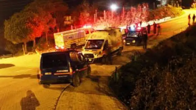 Arkadaşlarının cesedi ile koyda mahsur kaldılar