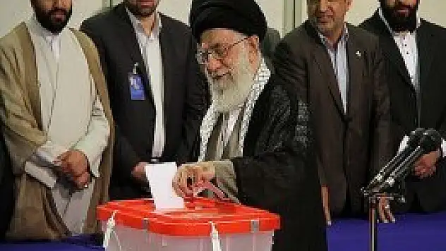 İran halkı sandık başında