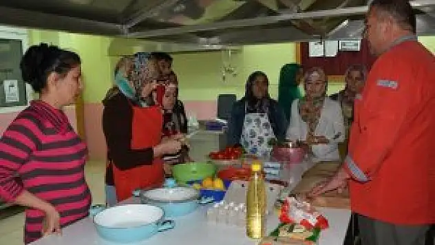 Karapınar'da aşçı yardımcılığı kursu açıldı